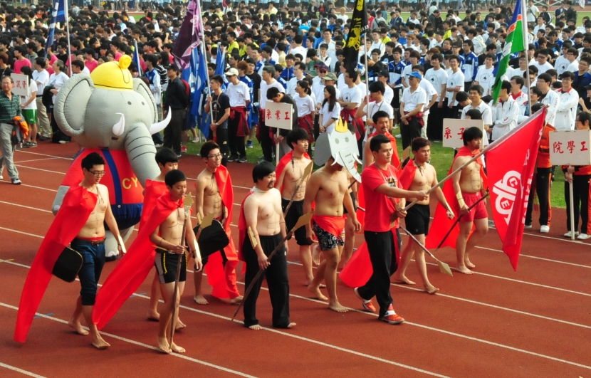 全校運動大會開幕繞場