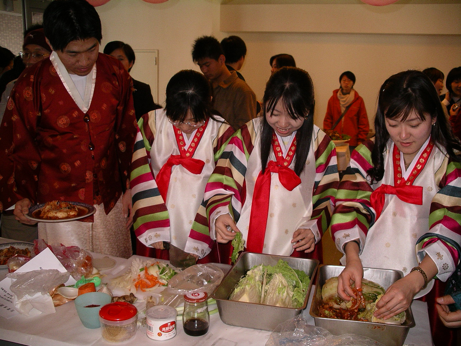 韓國學生舉行飲食派對