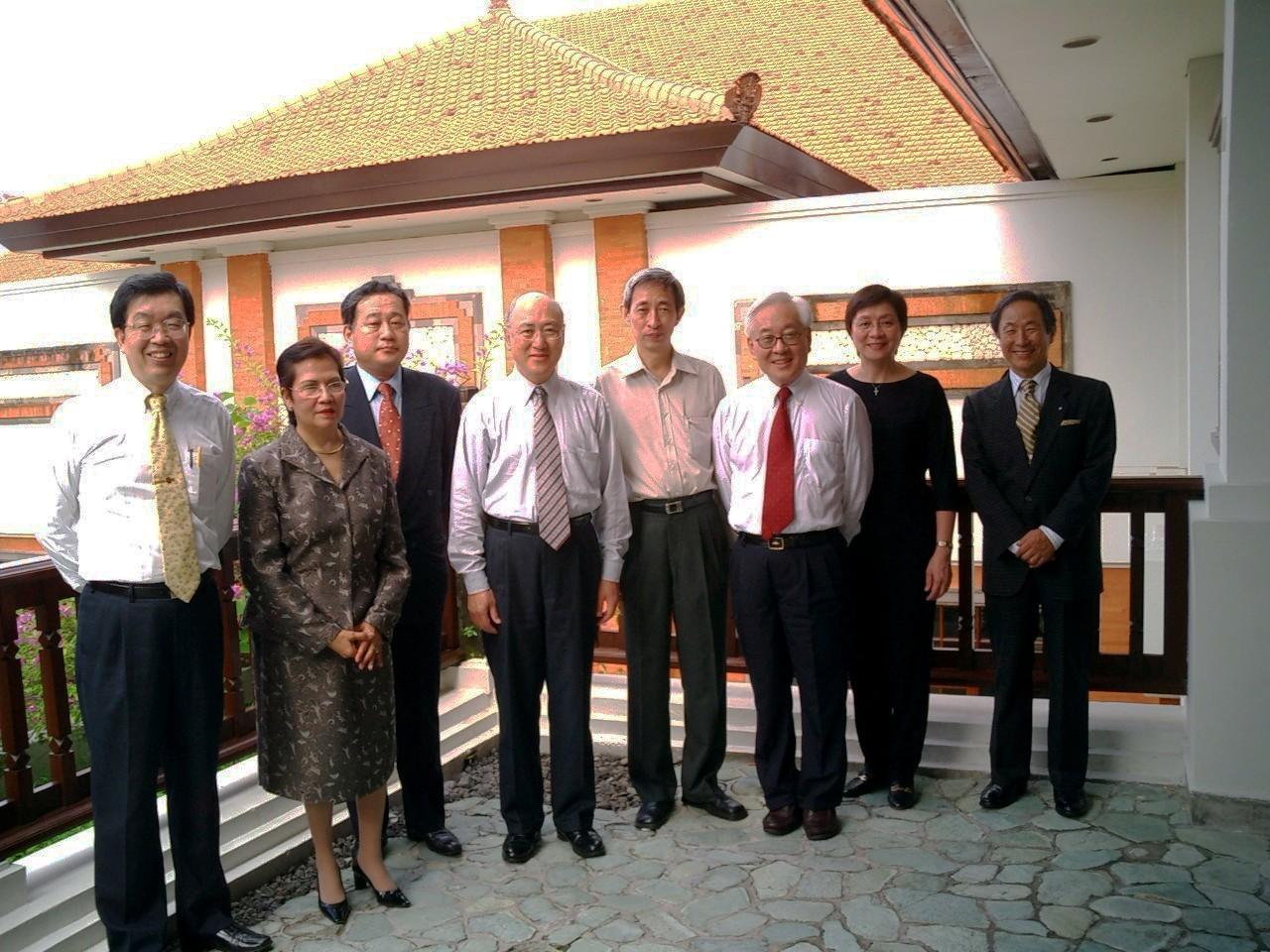 熊校長參加ACUCA2004會議與師長合影