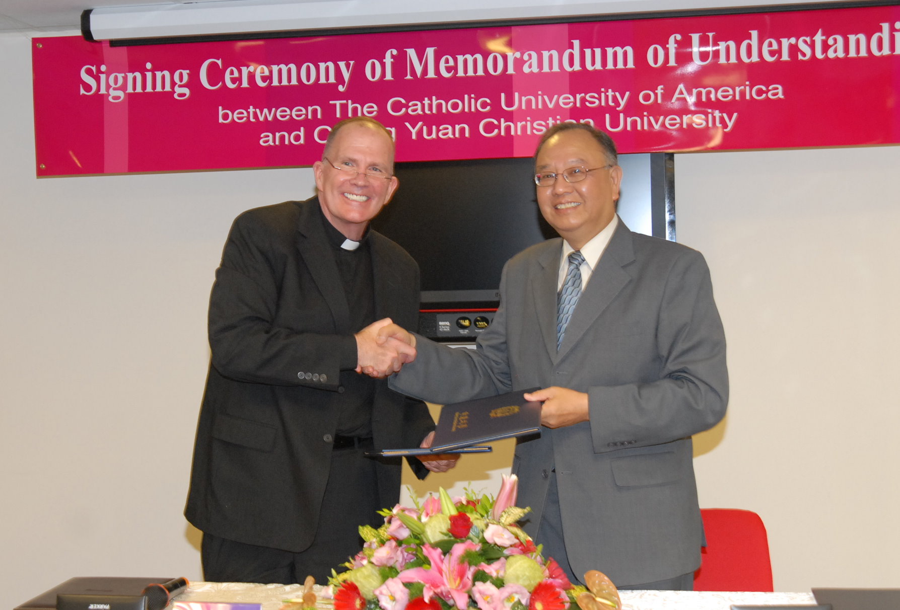 程校長與美國天主教大學貴賓合影