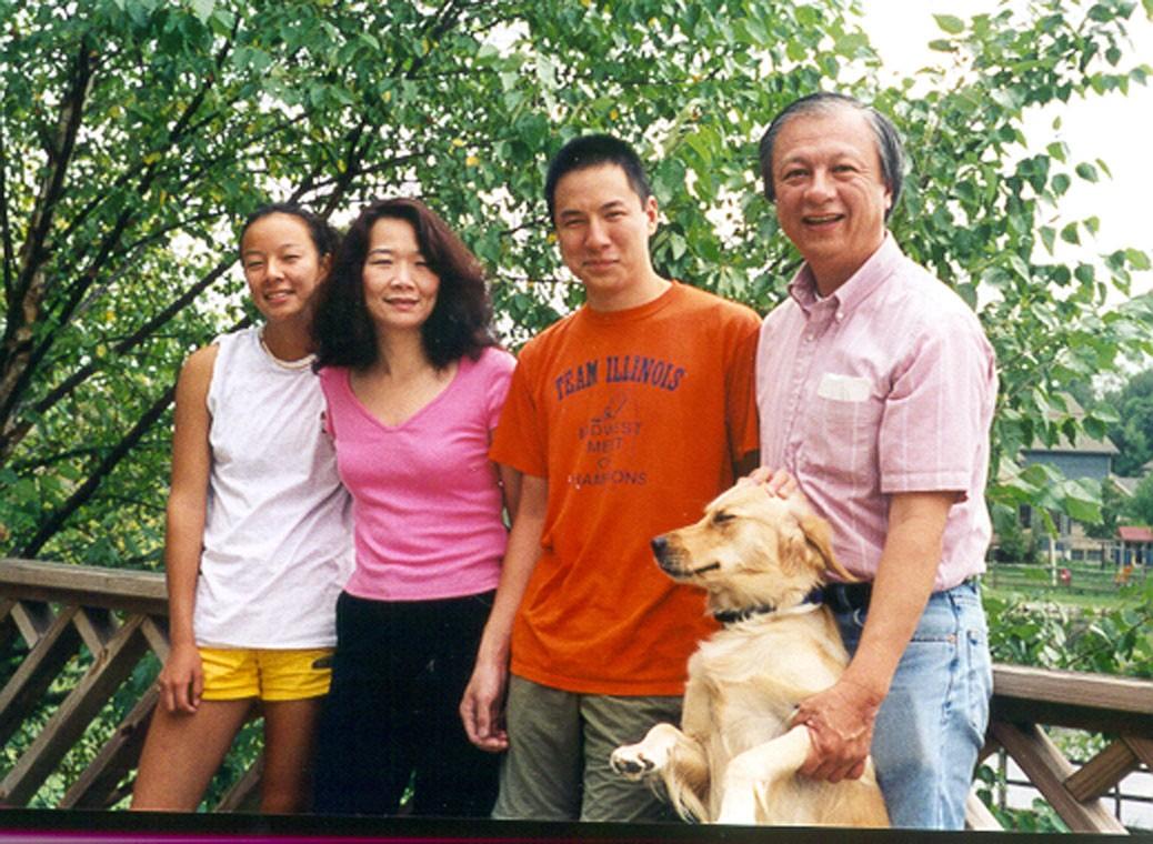 許自寬校友與家人