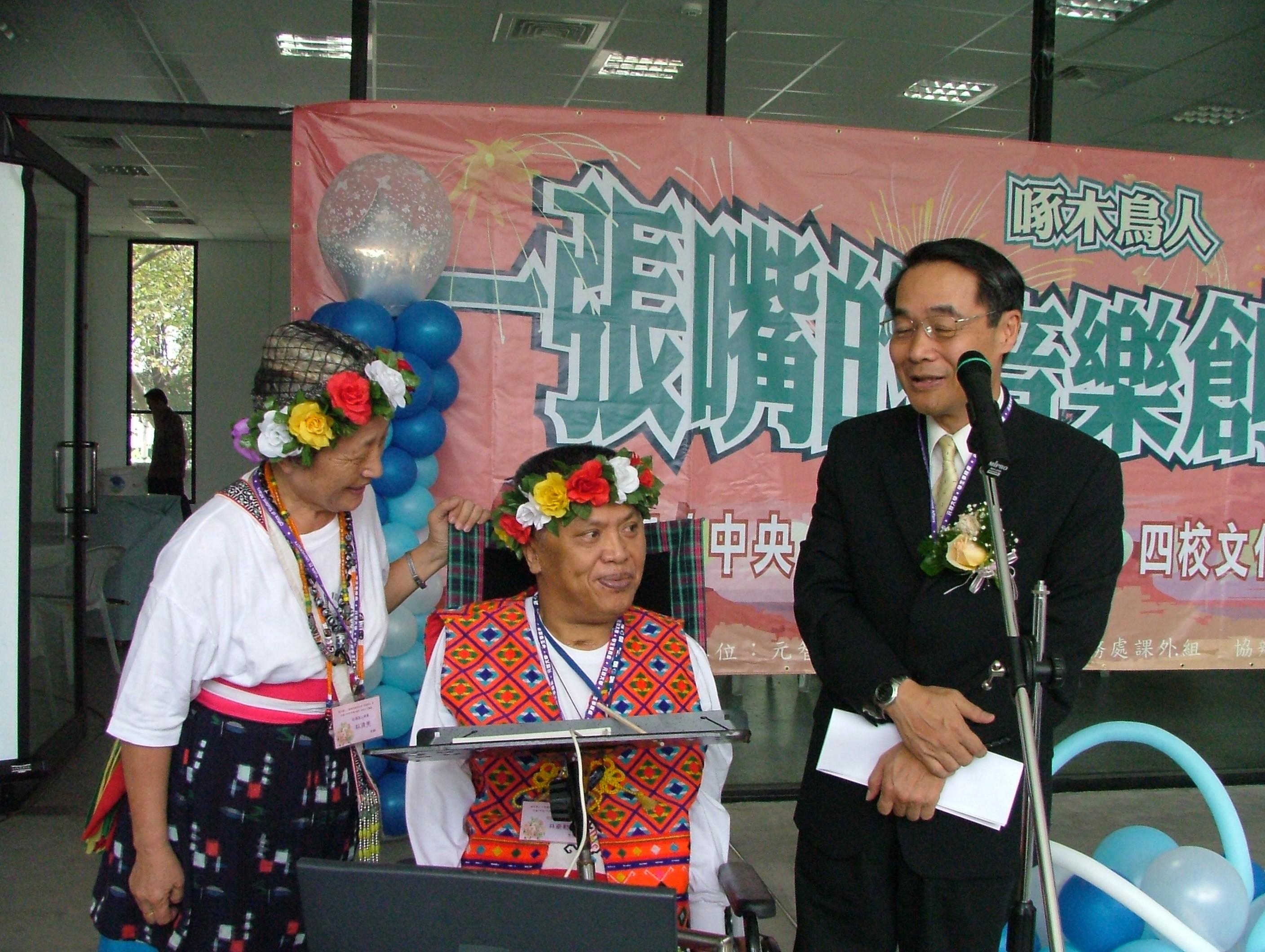 啄木鳥人與師長互動