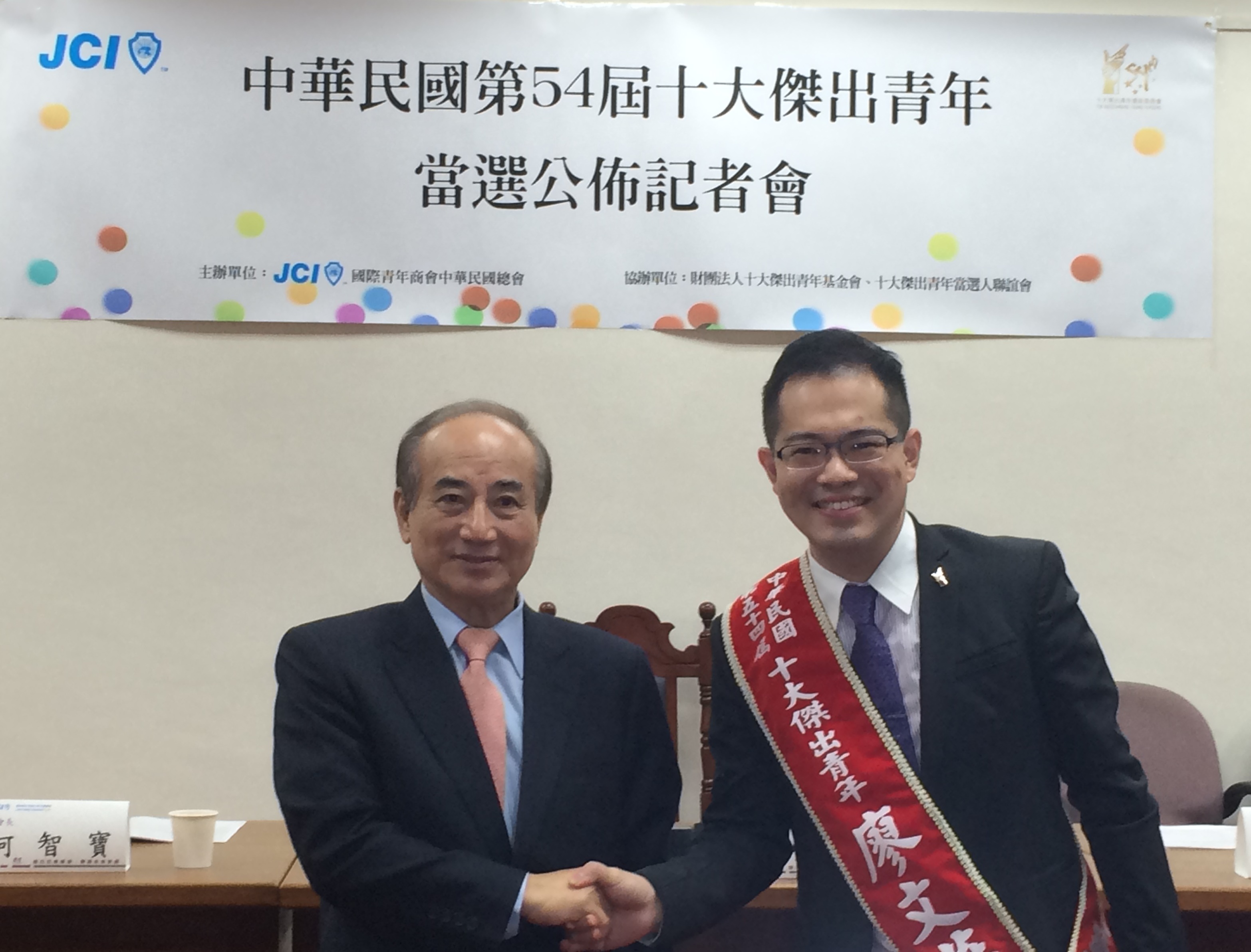 「街舞」加「課輔」引導迷途青少年 中原校友廖文華當選十大傑出青年