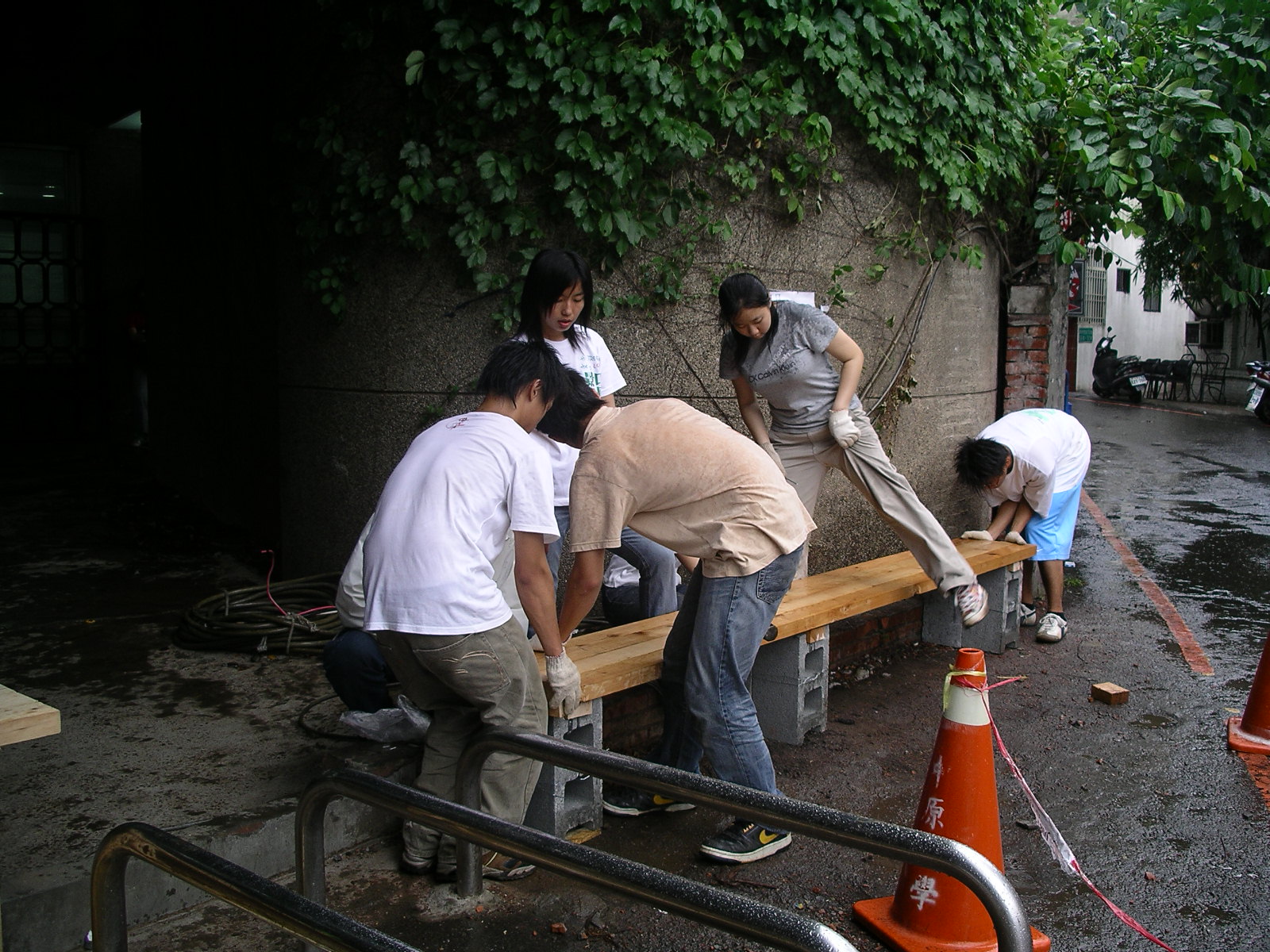 建築系與景觀系學生圍牆拆遷