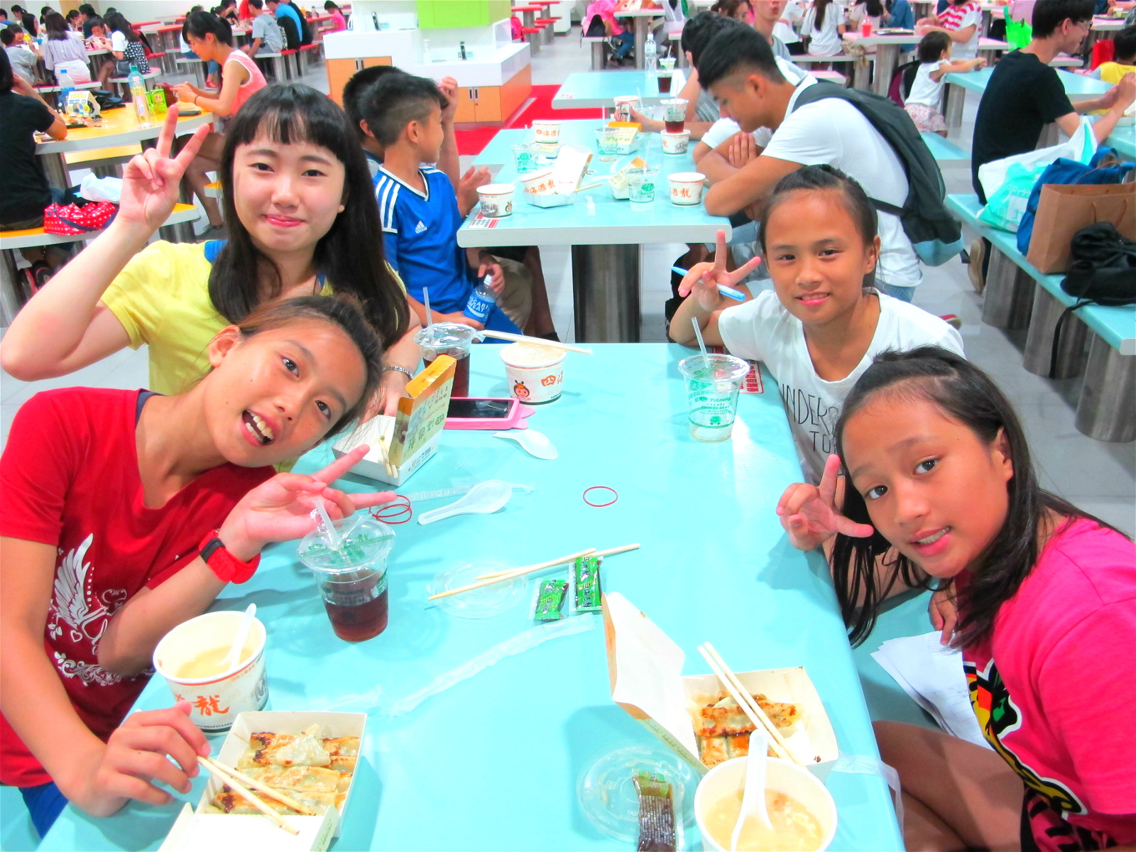 中原學生與小學伴用餐