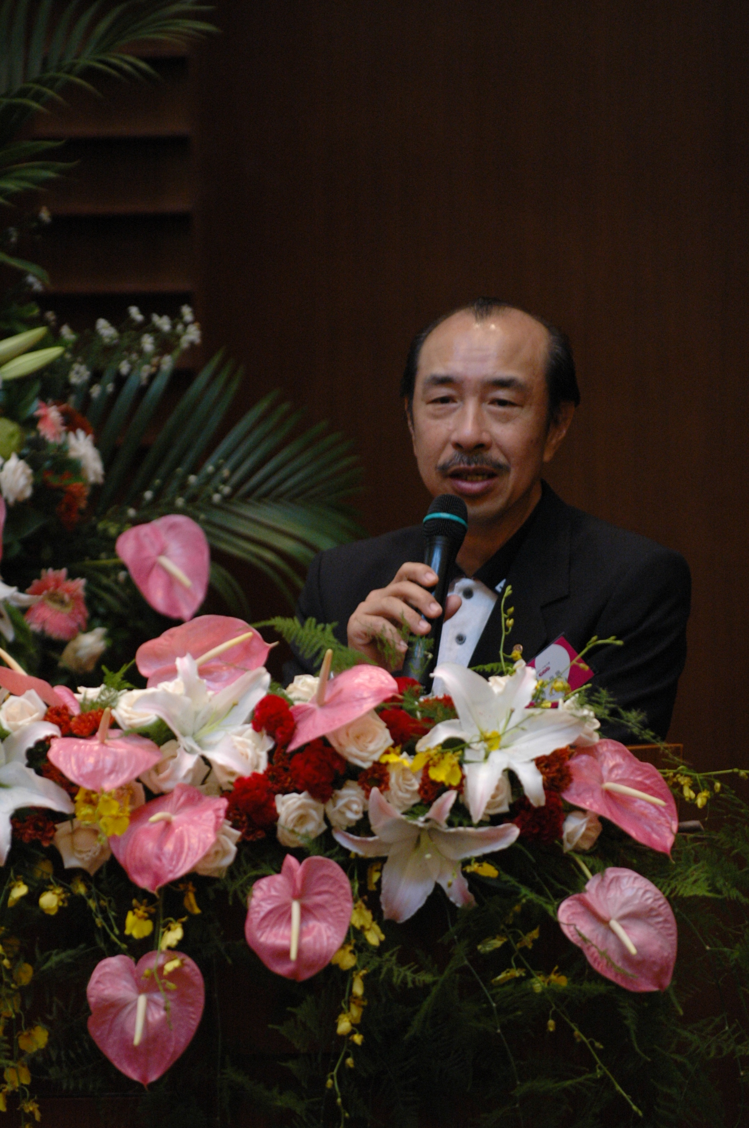 祐生研究基金會董事長林俊興校友，以「氣候異變下的台灣」為題發表演說