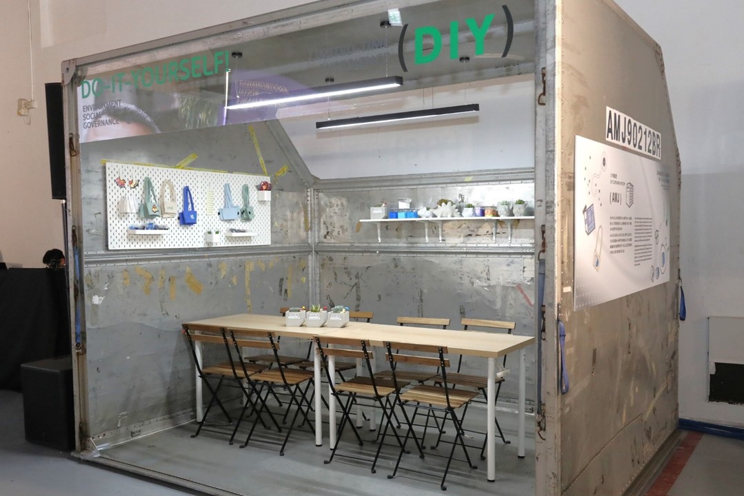 「飛．淨未來」展覽安排講座邀請得獎團隊分享創作歷程，同時展示少見的航空貨盤櫃裝備