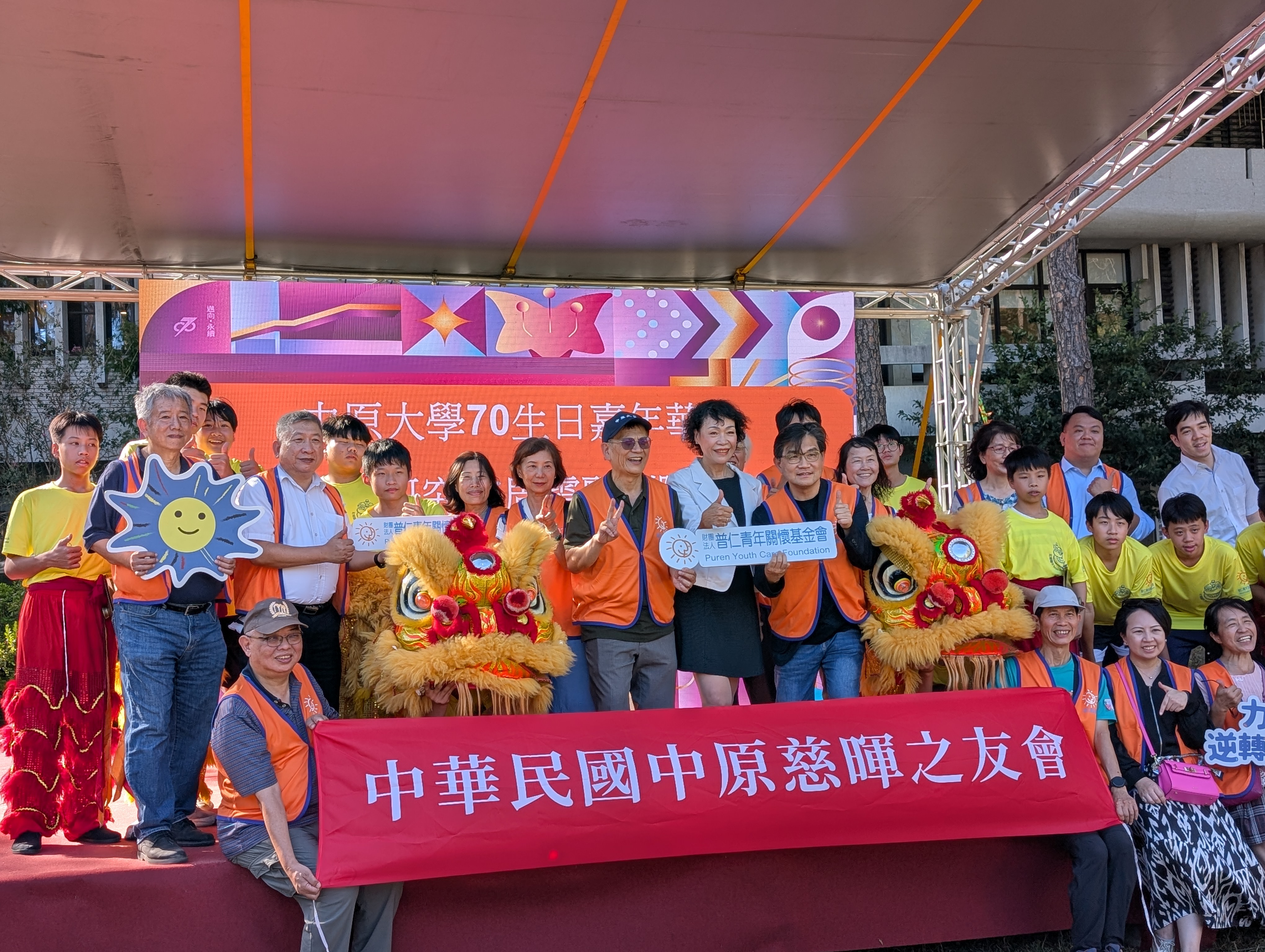 「中原慈暉之友會」校友返校，鼓勵學弟妹加入慈暉社，並歡迎校友加入普仁青年關懷基金會。