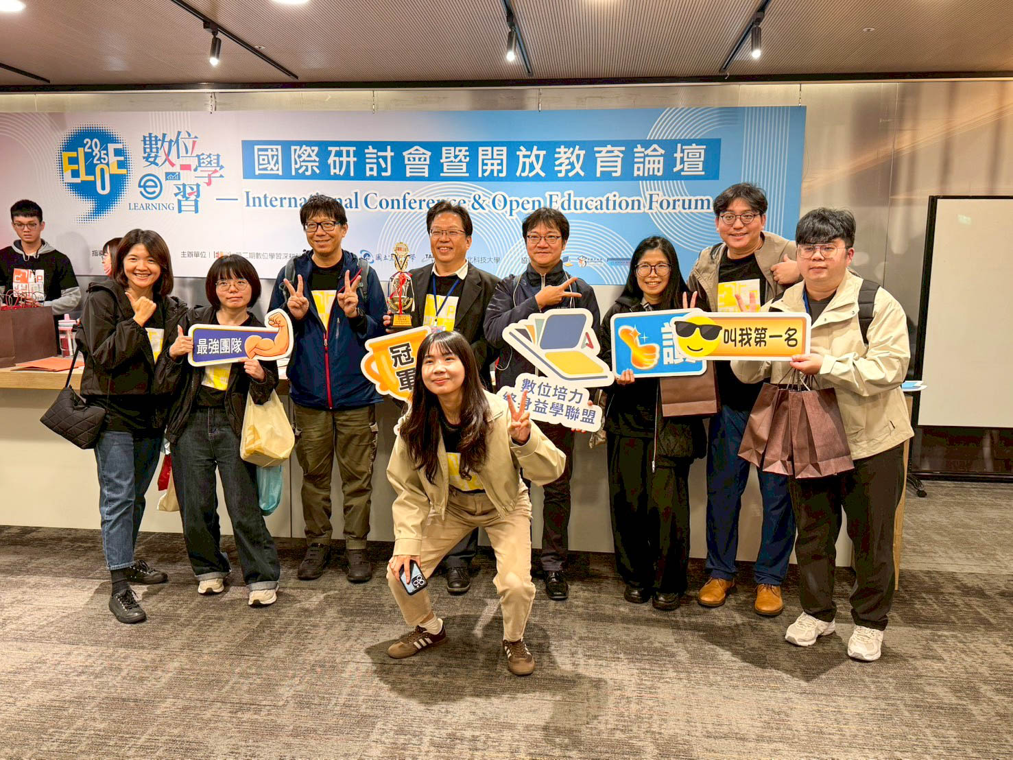 「數位培力終身益學聯盟」團隊合影。