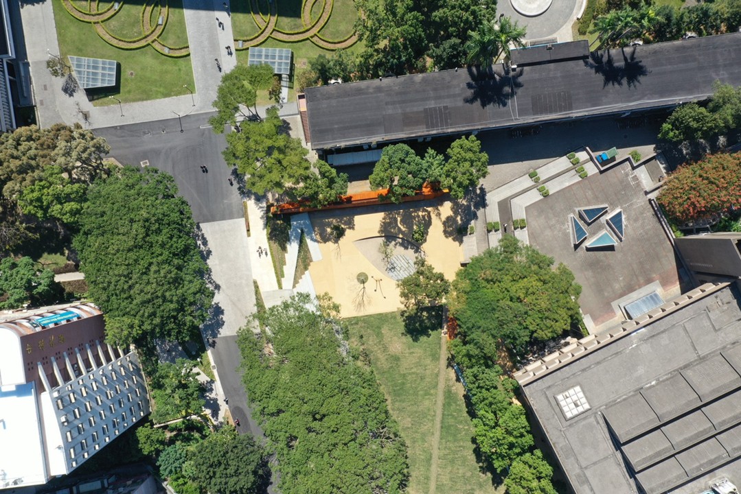 中原大學「泉源之谷」雨水貯留系統融合地景設計與水資源管理功能。