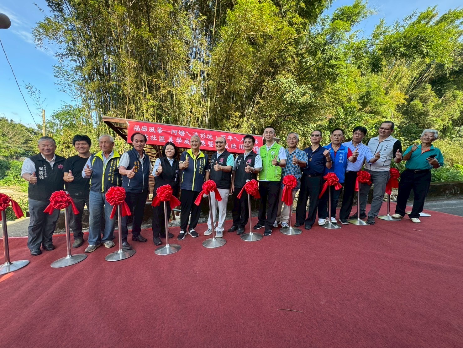 中原大學建築系教授陳宣誠（左2）結合課程與USR計畫，與學生合力展開社區美學改造實踐計畫。