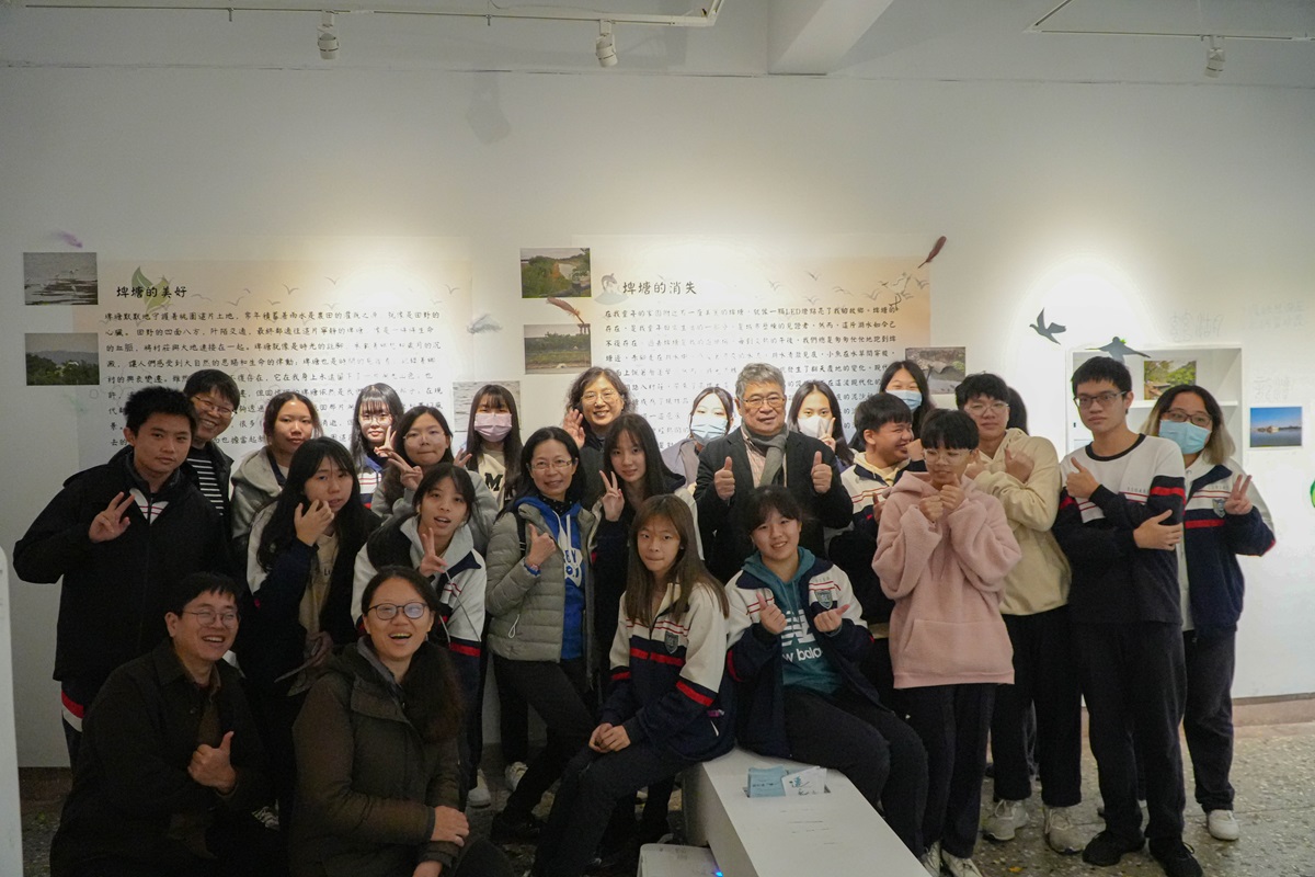 透過多元選修「策展實作」課程的推動，內壢高中積極發展豐富的選修課程體系，並符合課綱的核心精神。