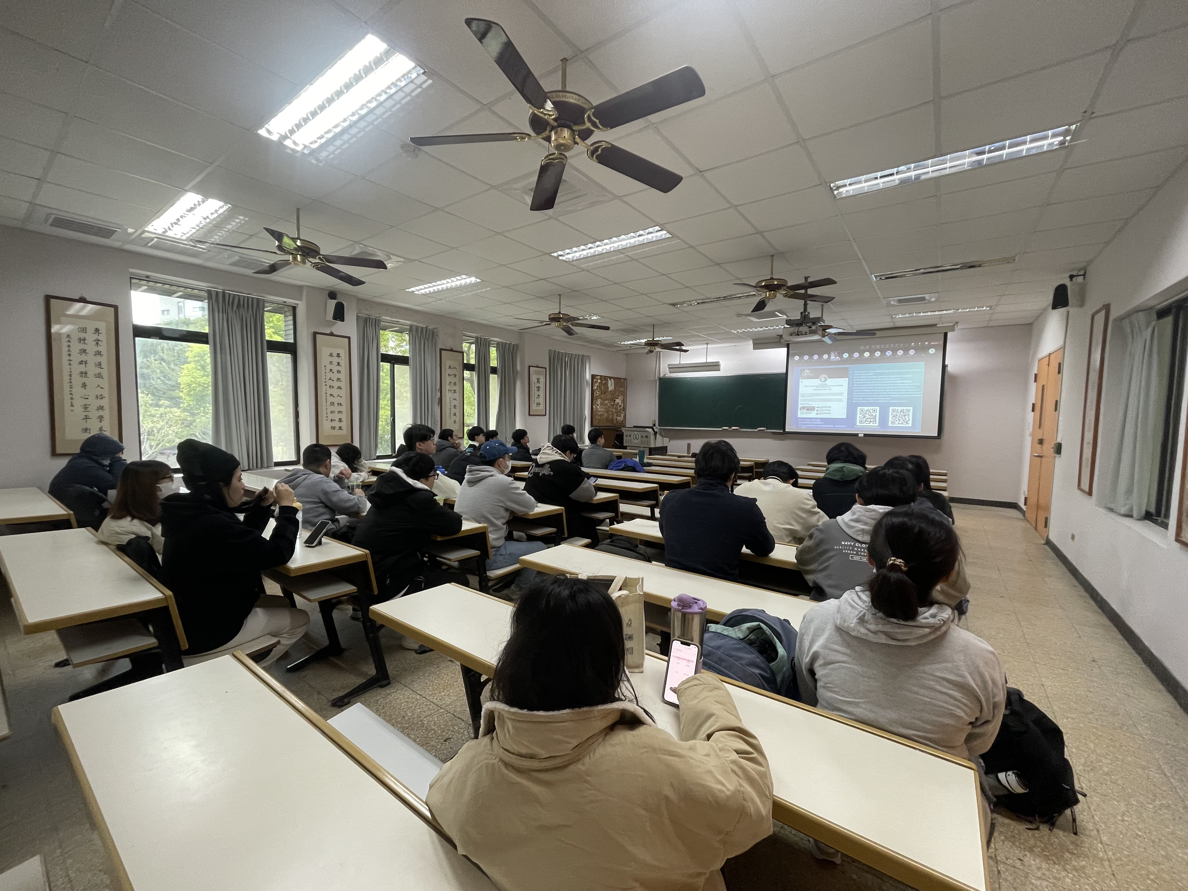 中原大學攜手高雄大學與輔仁大學推動頂石課程，中原上課情形。