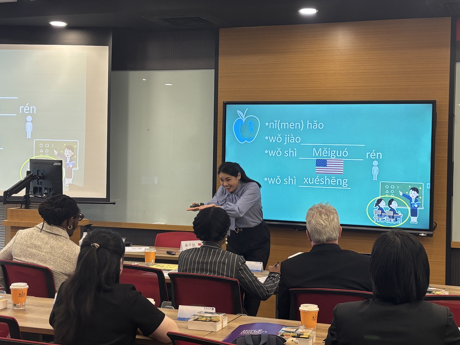 中原大學華語文教學中心林千鈺老師帶領ACTFL代表團親身體驗創新教學方法。