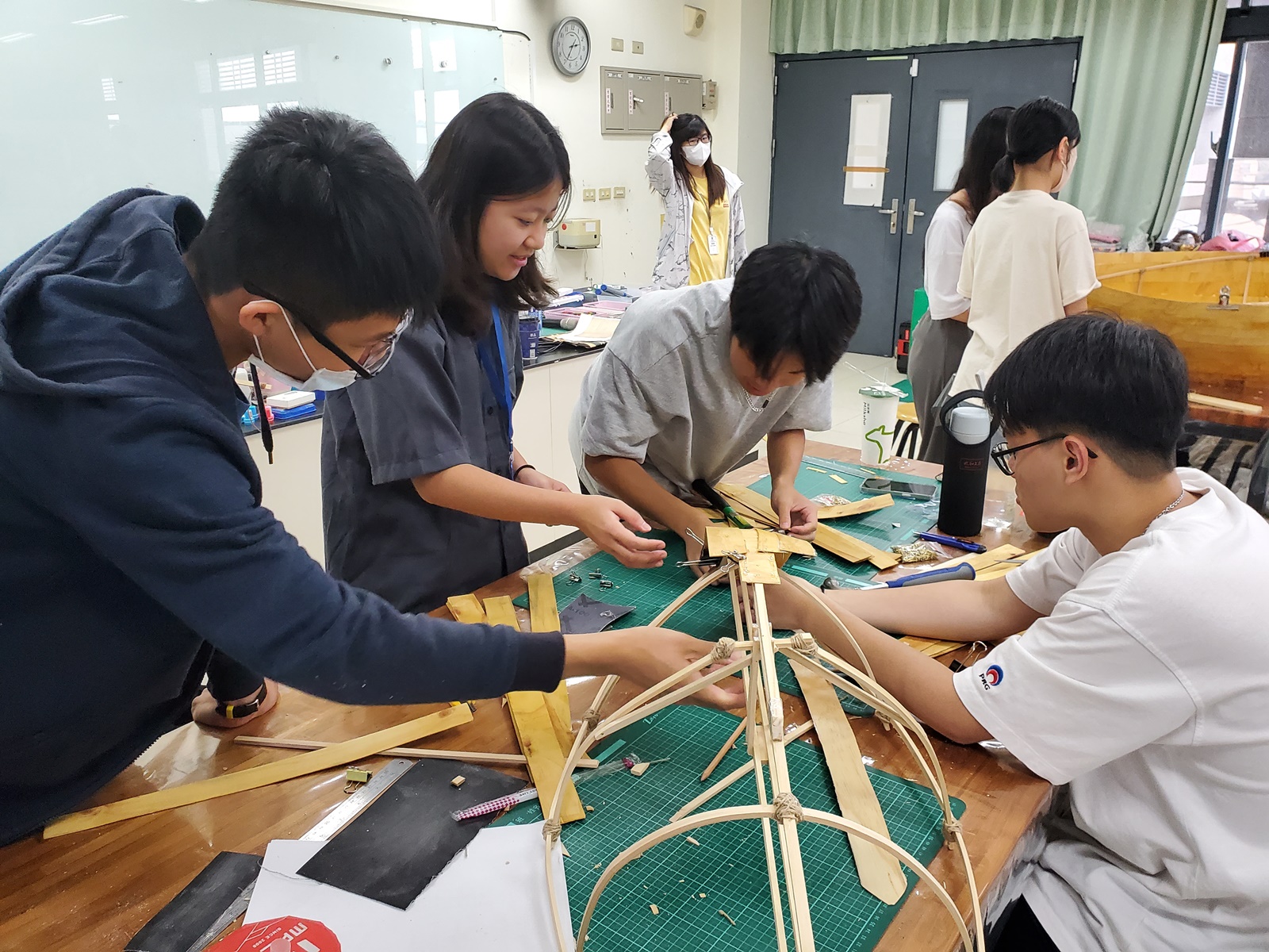 「土地的協作藝術共創」不僅拓展學生視野，也實現了永續和生態友好的建築設計。