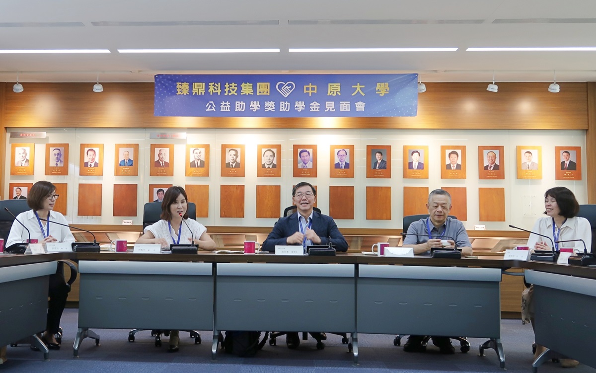 公益助學見面會合影