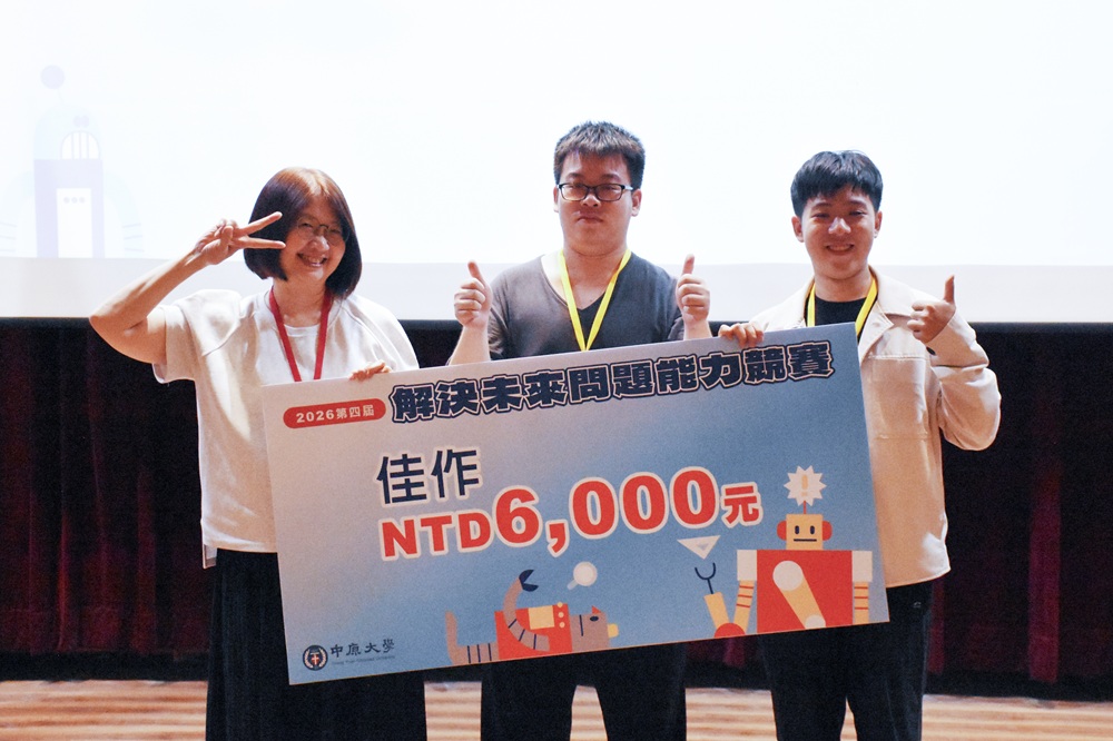 以AI串聯長者回憶與家庭情感交流的《回憶釀成詩》。