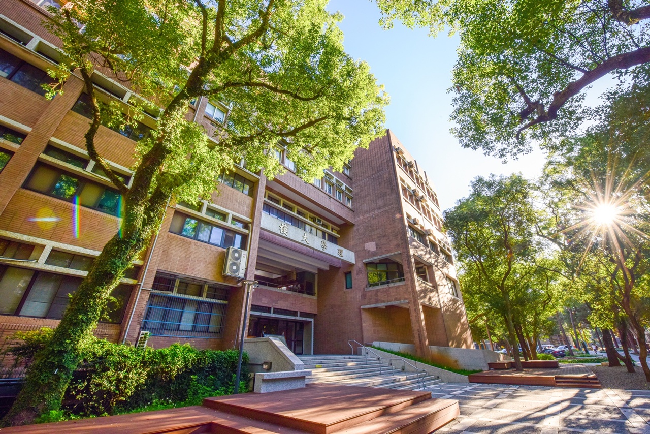 以理工起家的中原大學，積極推動跨領域整合與科研布局，展現厚實的研發基礎與跨域能量。