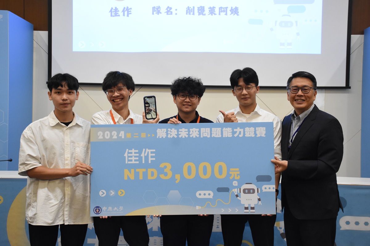 工業系「削甕萊阿姨」團隊則推出了多功能助行工具，提升年長者的生活品質與行走安全。