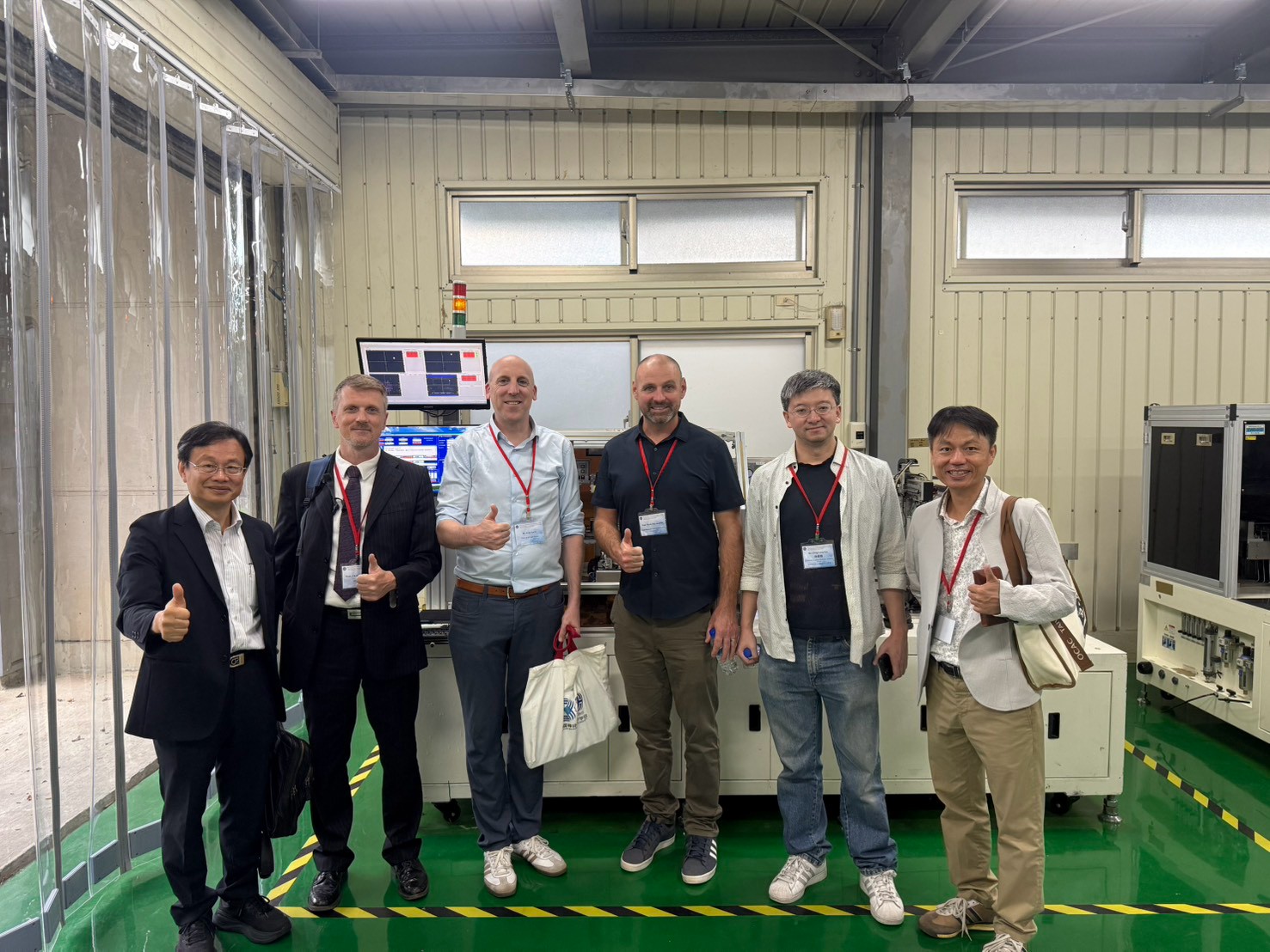 來自魯汶大學的學者、歐洲神經科技產業執行長與國內產官學研專家參訪「德微亞昕先進功率半導體共構教育基地」。