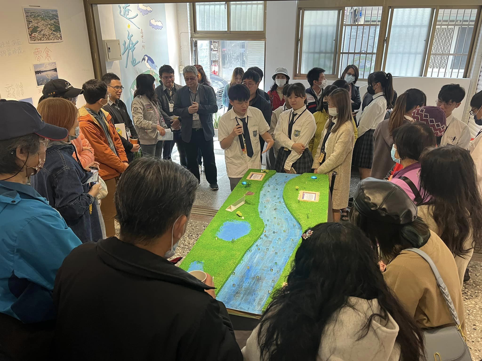 在中原大學USR計畫中，陳其澎教授強調「一埤塘、一學校、一社區」不僅是計畫的推動理念，更是一項能夠讓桃園居民共同努力完成的永續行動策略。