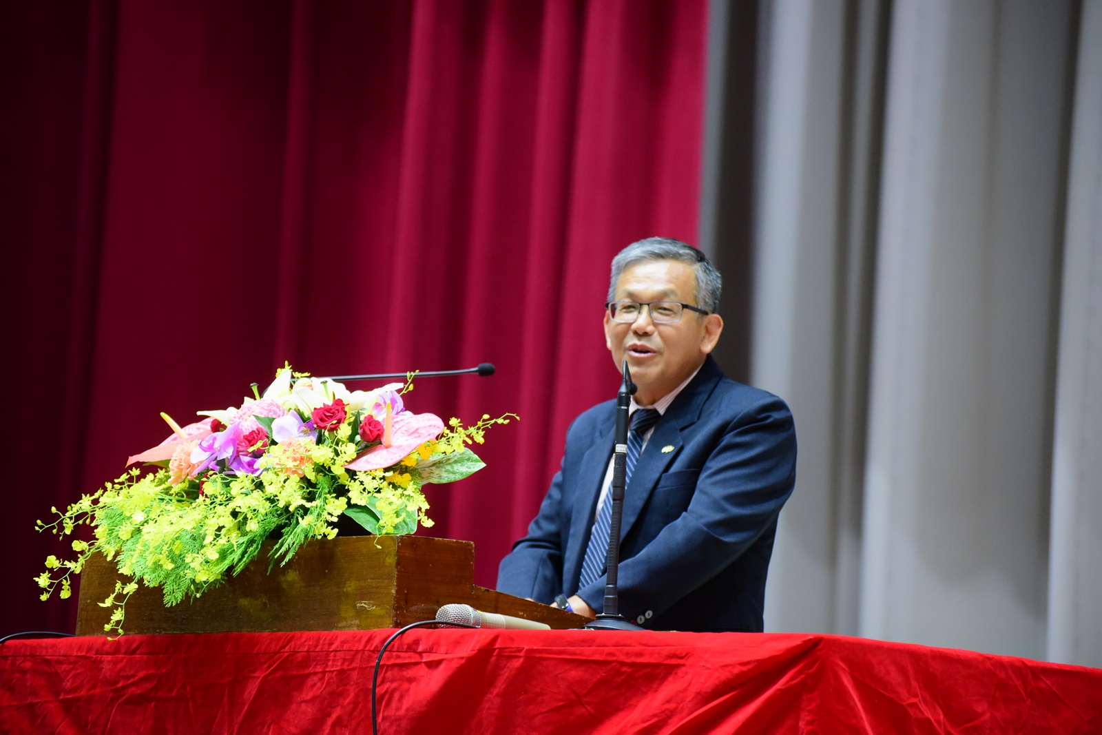 全國校友總會理事長邱家淮致詞。