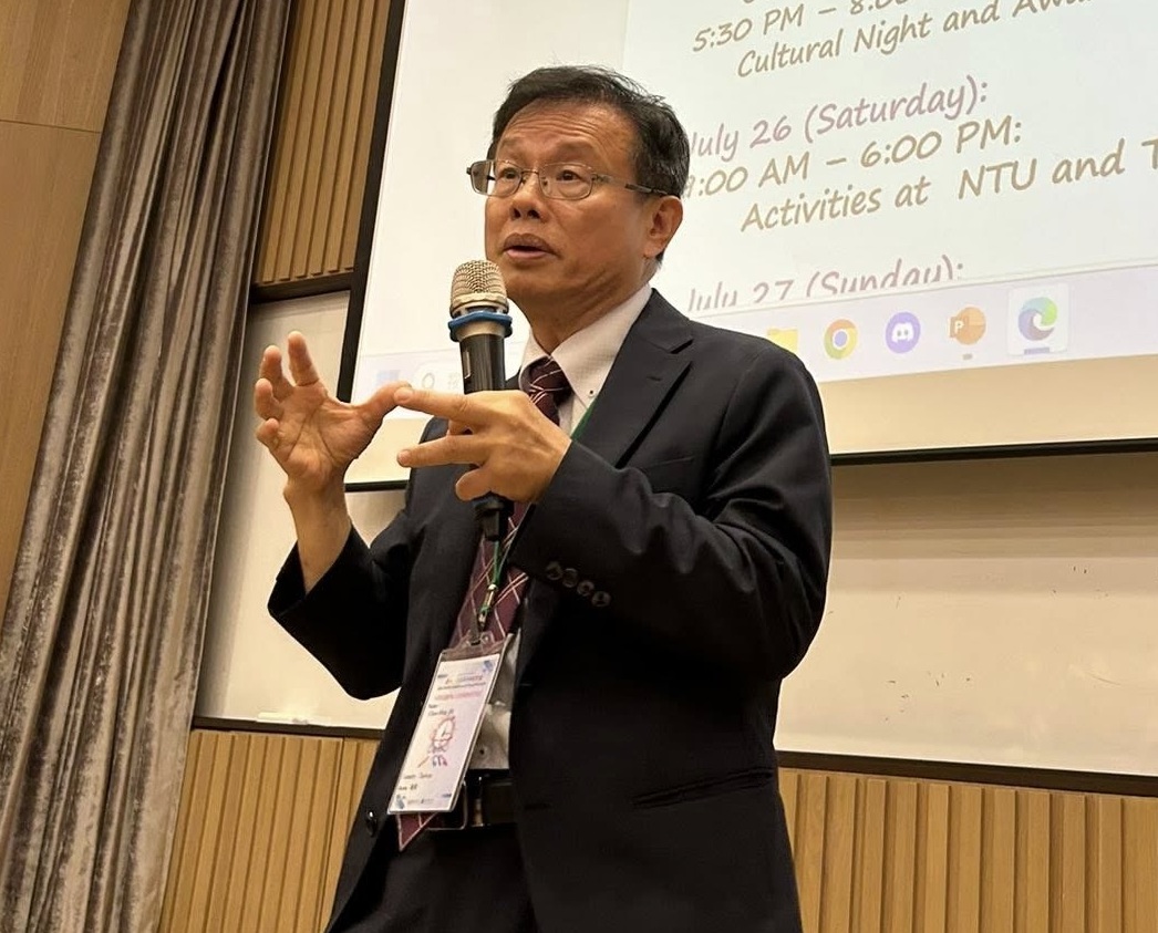 半導體產業學院院長傅昭銘期望引進國際生來臺產業見習，提升臺灣在全球半導體領域的能見度。