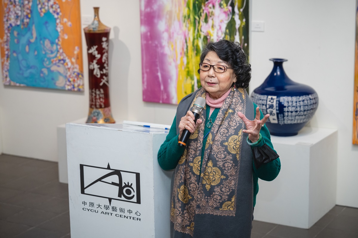 國立台灣師範大學藝術學院前院長梁秀中