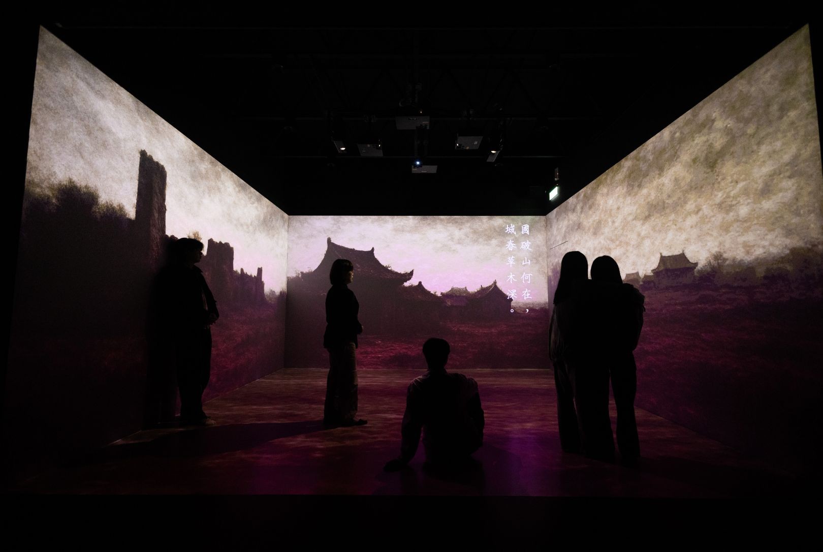 學生將唐詩《春望》轉化為沉浸式影像作品