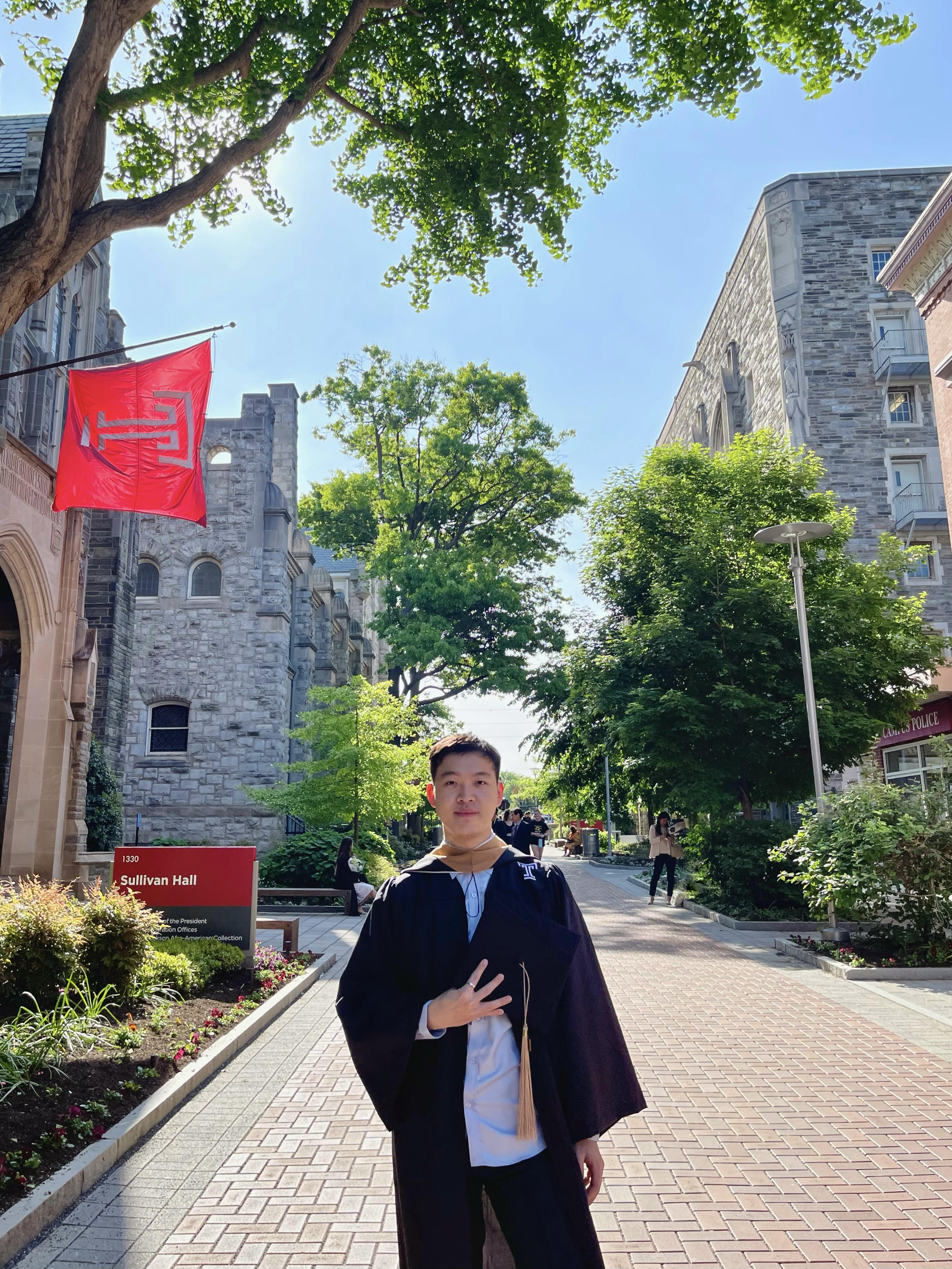 天普商學管理雙學士學位學程Alex校友。