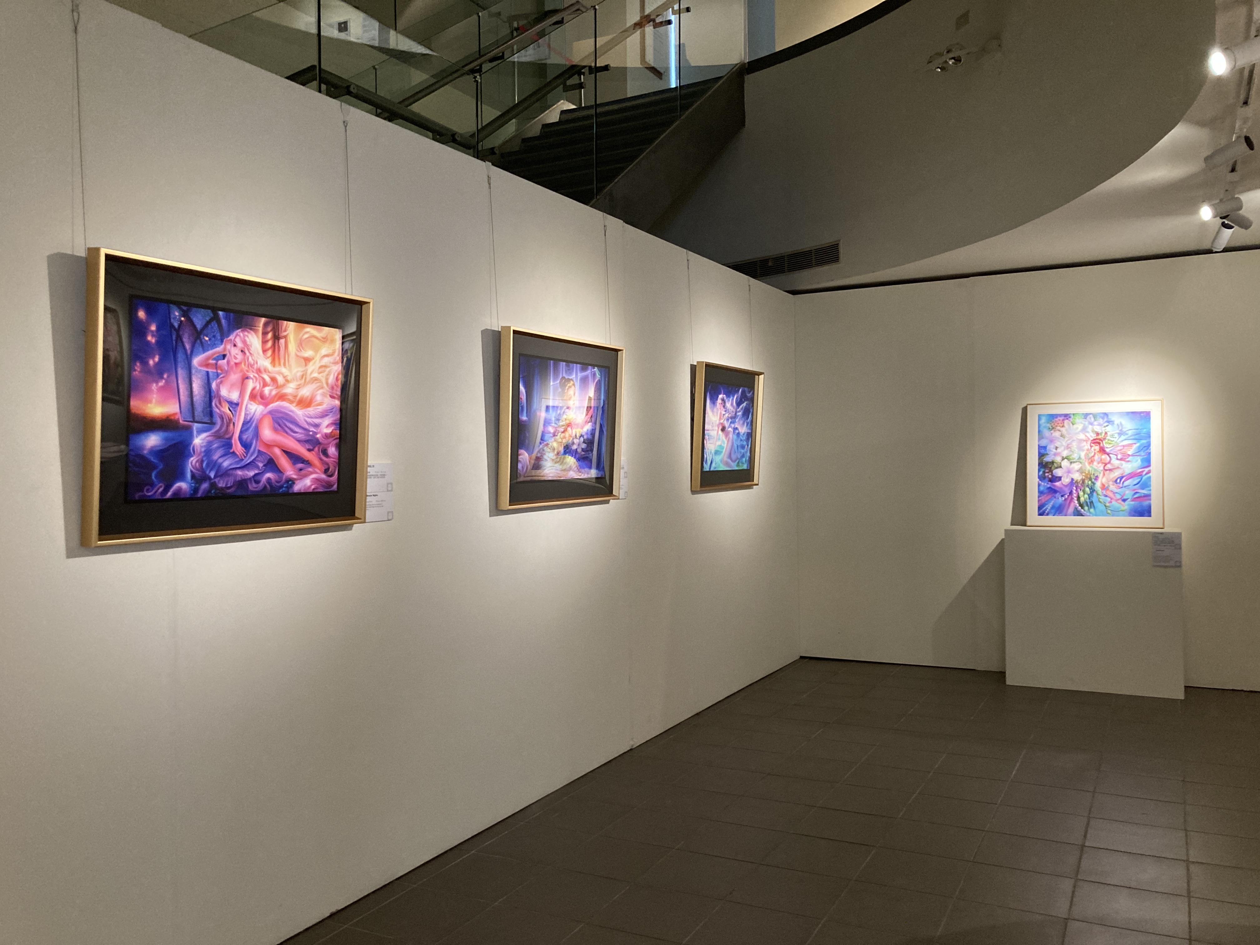 中原大學藝術中心「『絕色』原畫展」，歡迎民眾慢下腳步欣賞，細細品味作品所散發出的自信與勇氣之美。