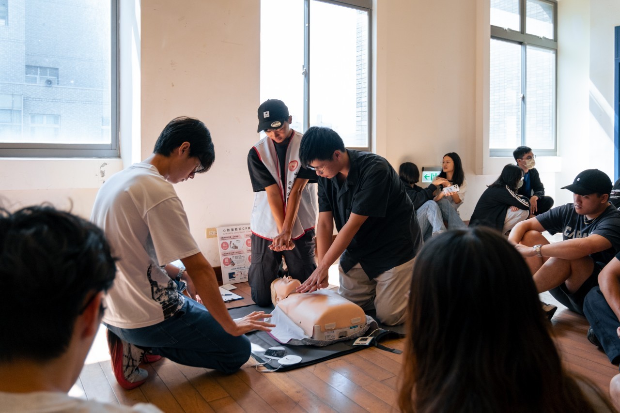 前進社區及國中小學校，進行教育宣導與實作。