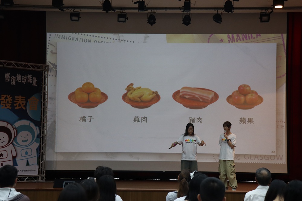 文編團展示將馬祖在地故事轉化為互動遊戲《塘岐村大冒險》的創作成果。