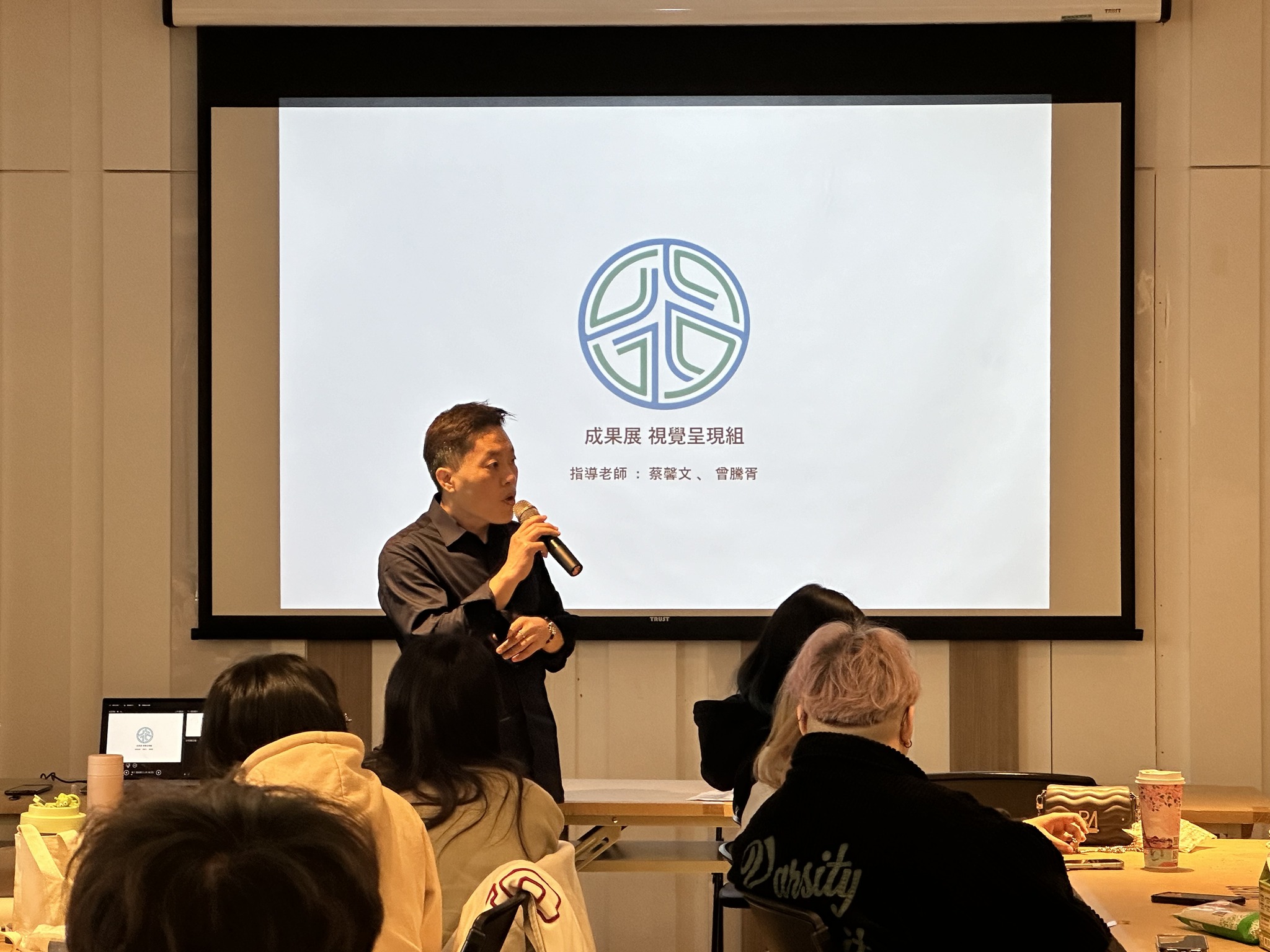 曾騰胥設計師。
