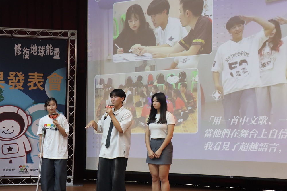 泰國海外志工隊與中壢高商學生共同分享服務歷程與跨文化交流心得。