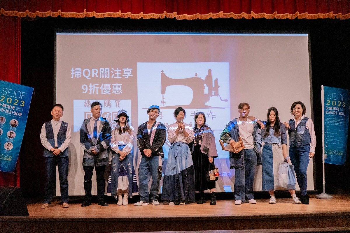環保時尚設計師李亞俐(圖中)新創品牌Relife