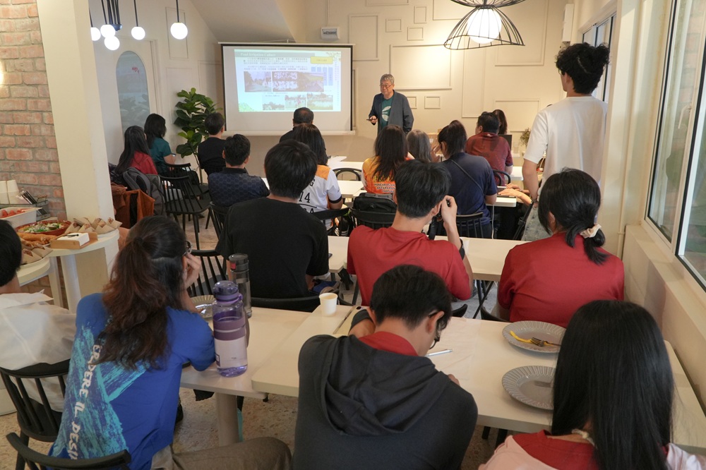 陳其澎老師分享大學社會責任計畫核心理念，強調在地連結與永續發展。