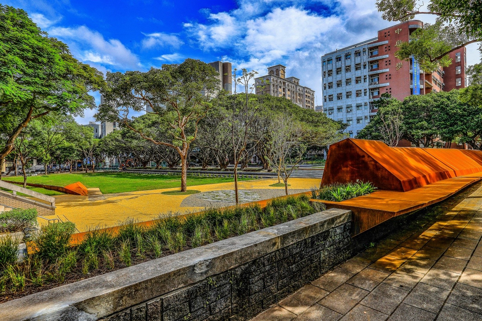 中原大學再度獲得註冊率100%的好成績，就學穩定率更勇奪全國私立大學第一名！