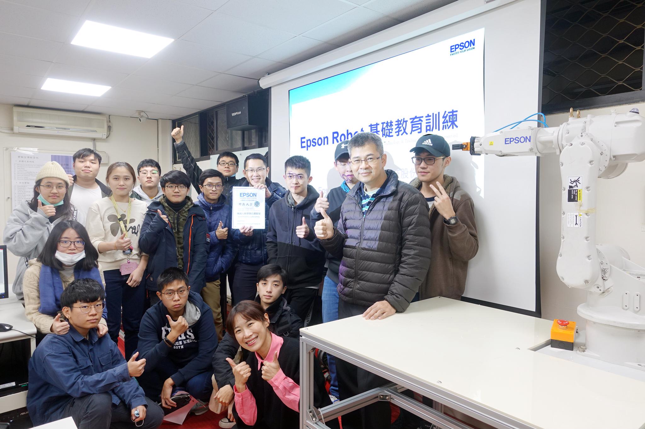 中原電機EPSON機器人就業學程由業師親自教授專業原理和軟、硬體相關知識