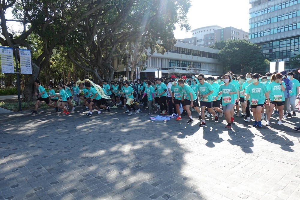 「中原66 Run for Health 愛滋菸毒Go Away」於全人大道活力開場。
