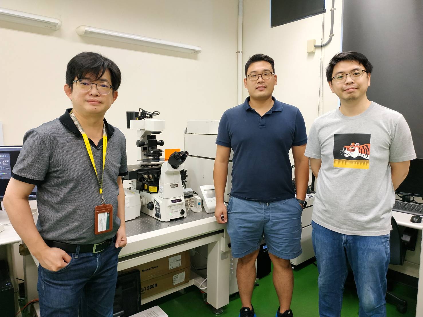 創辦人張雍與總經理陳彥文、鍾政峯博士為師生關係，在中原大學支持的研發平台與創業諮詢輔導下，逐步在化學生技醫療產業嶄露頭角