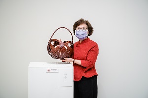 中原大學藝術中心展出多件國寶級竹編手藝，以及謝佳珍、蘇素任兩位工藝師共同展出25件精彩竹編作品。
