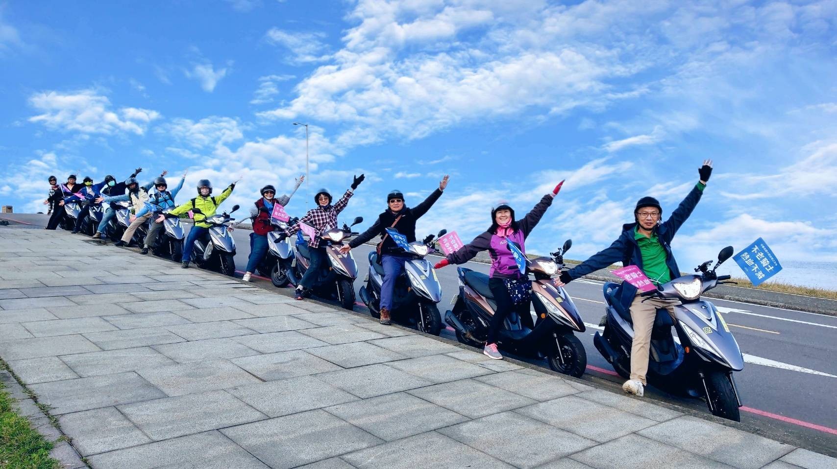 透過一日機車之旅體驗，讓中原大學畢業校友感受到青春熱血、重回18歲的感動。