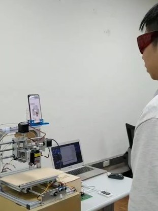 參賽作品設計理念在於透過物聯網的功能實現安全系統和工具機系統間之聯繫，辨識人員是否有正確配戴護目鏡
