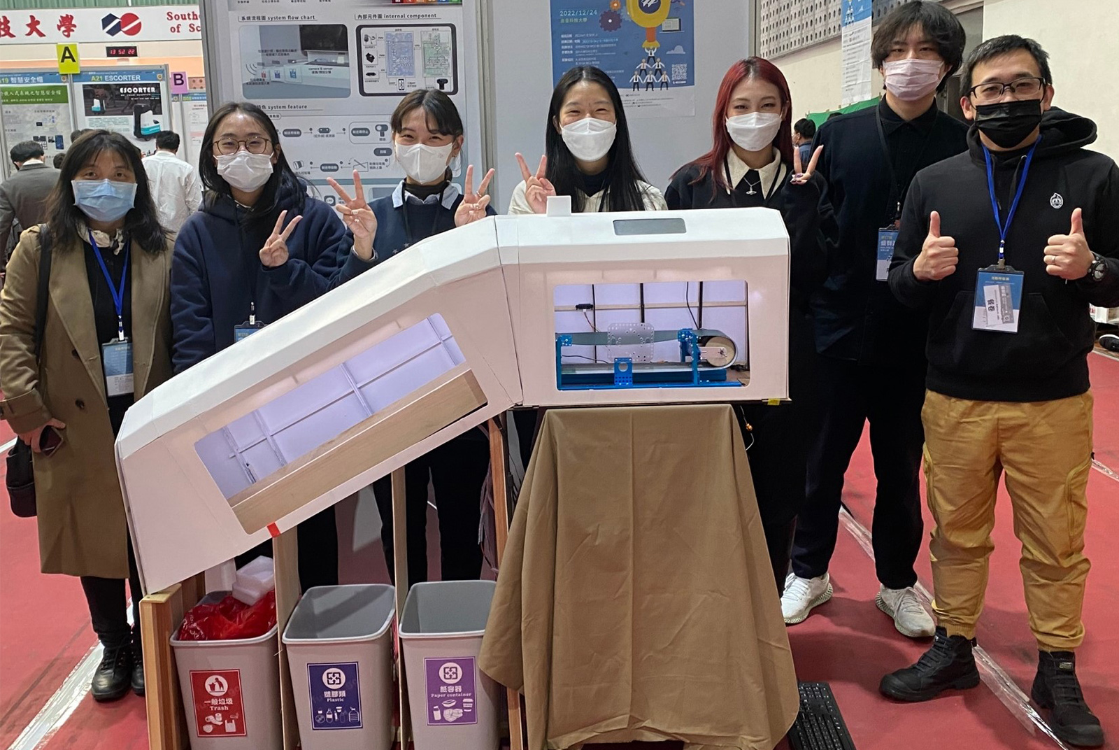電機系與商設系團隊合作開發「全自動AI垃圾分類系統」，贏得全國微控制器應用大賽「盛群盃」金牌。