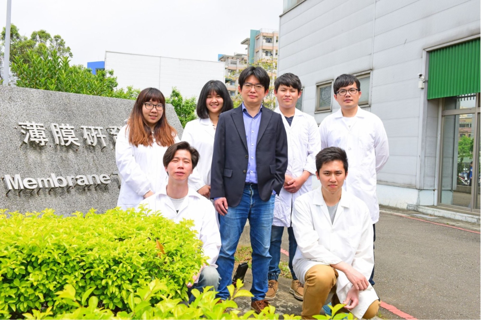 化工系教授張雍則以「自體血小板純化濃縮過濾器」榮獲銀牌。