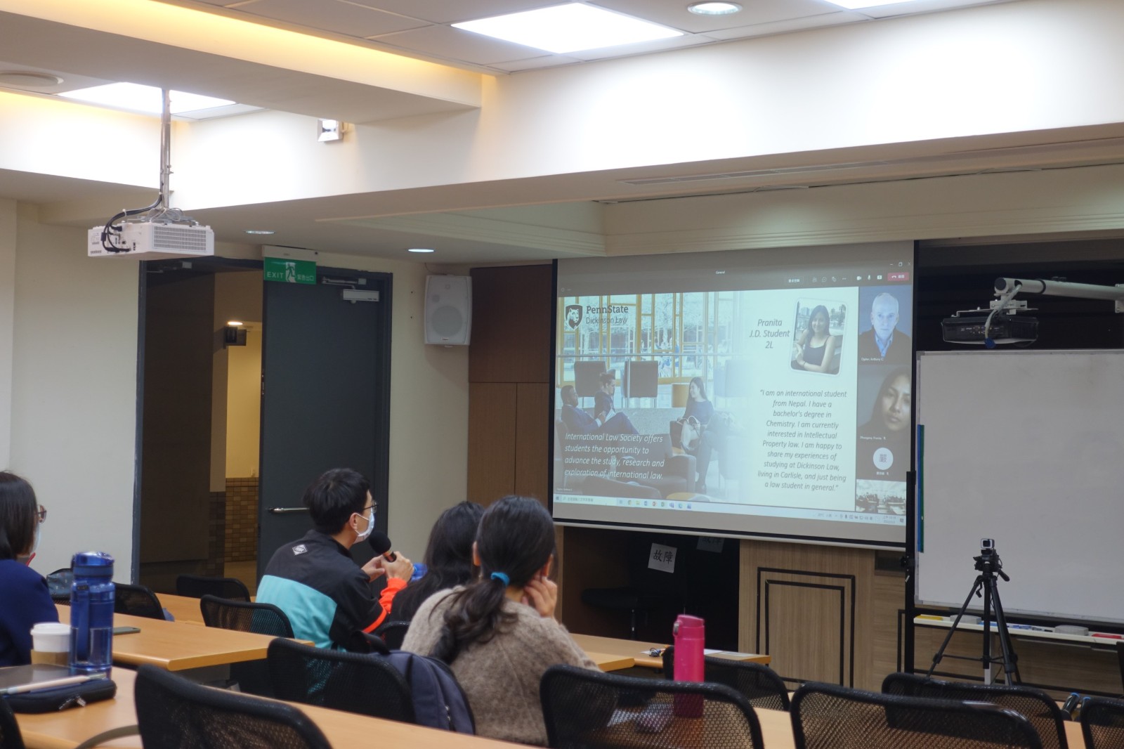 中原大學法學院與美國賓州州立大學合作的「學碩雙聯」中，錄取學生除了能在五年期間同時取得中原大學學士學位與賓州州立大學法學碩士學位