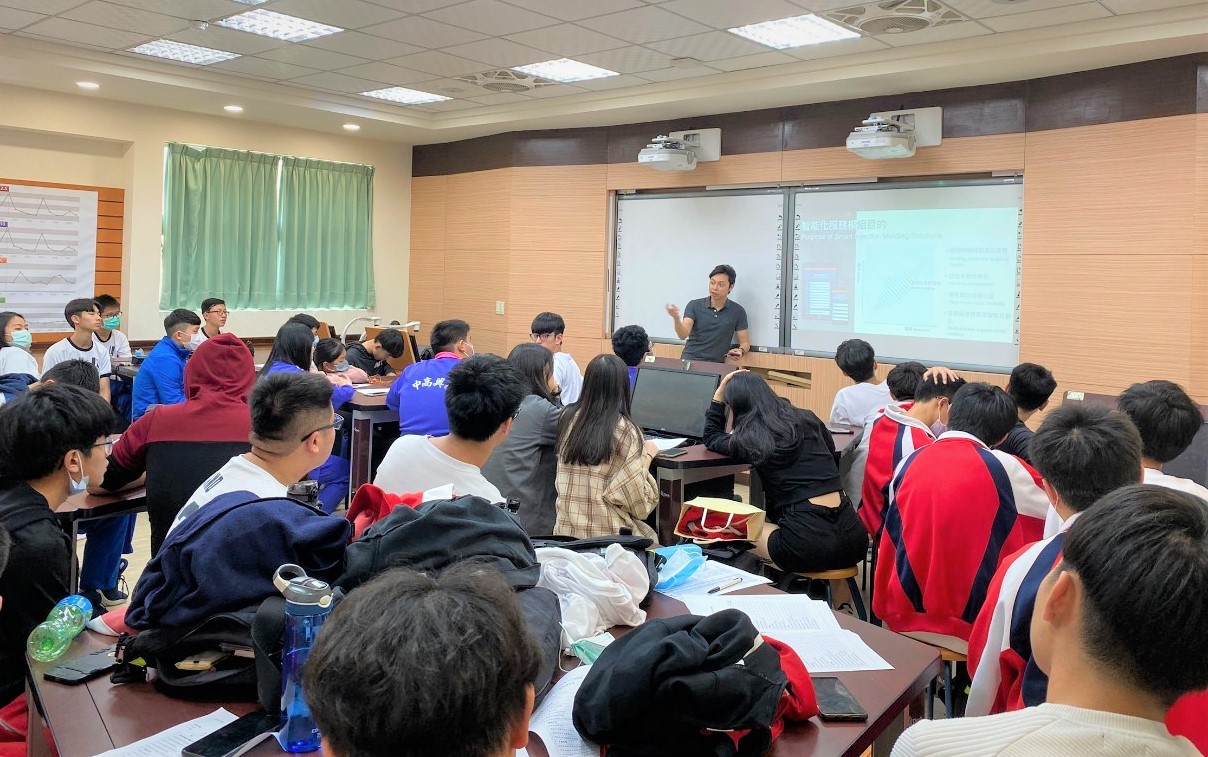 中原大學積極與高中學校合作，協助台灣培育STEM及新興科技人才。
