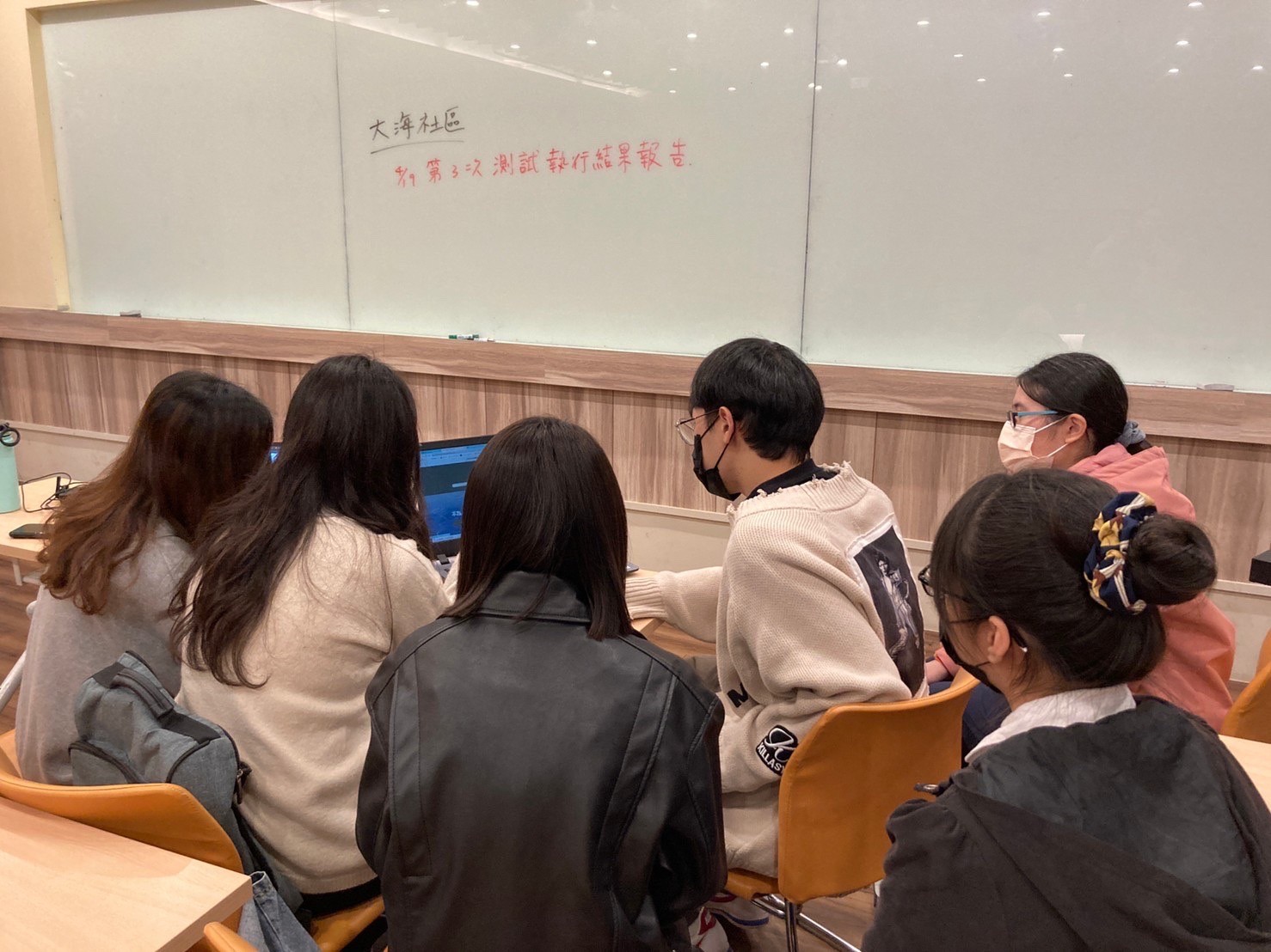 指導老師商設系侯君緯提到，企劃過程雖經歷多次考驗，但學生卯足全力把所學的專業完整呈現