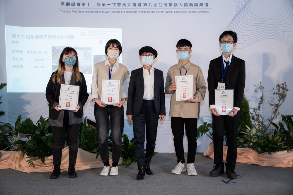 透過保護復育溼地生態，除了減少對地景紋理、自然棲地的破壞，也希望引入生態旅遊再現鹽業文化的體驗